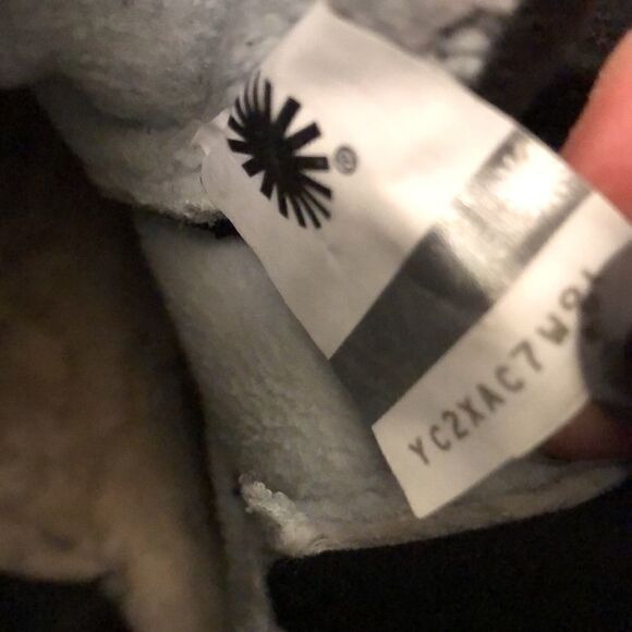 Uggs   - Picture 8 of 9